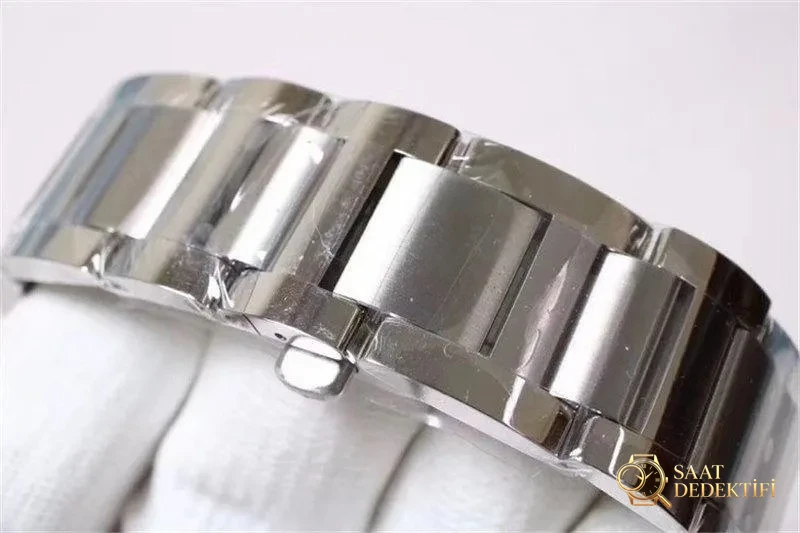 Revue de la montre V6 Factory Cartier Ballon Bleu 42 mm - Verrouillage à clip et tampons laser