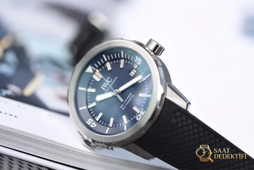 V6 Factory IWC Aquatimer mavi kadranlı üç iğneli saatin işçiliği nasıl? - Kasa Profili ve Kurma Kolu İncelemesi