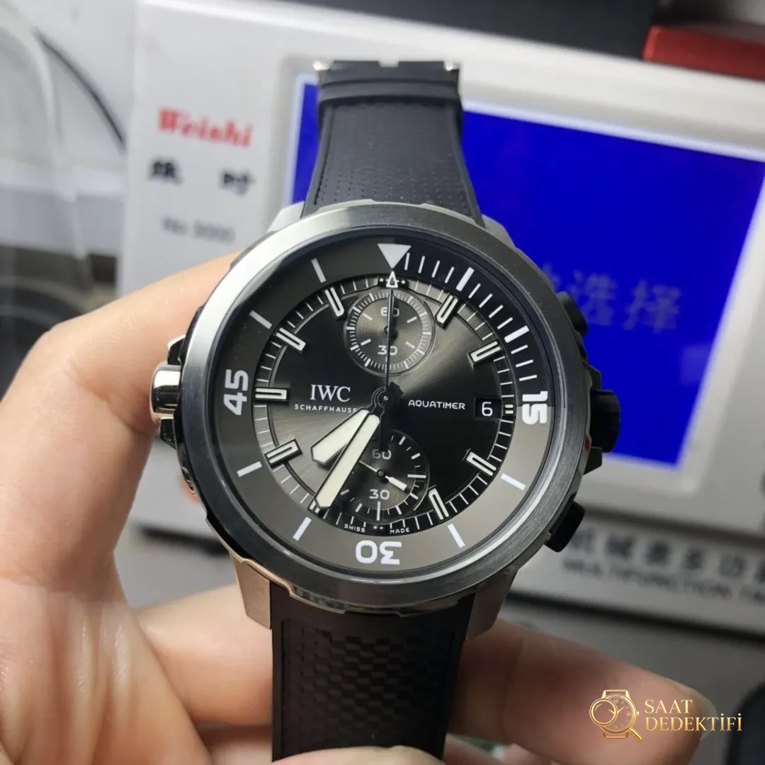 IWC Replika Saat İncelemesi - Ön Görünüm ve Kasa Tasarımı