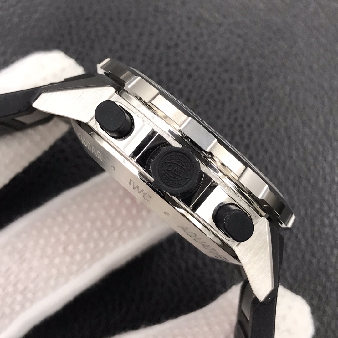 IWC Aquatimer Sharks Kurma Kolu