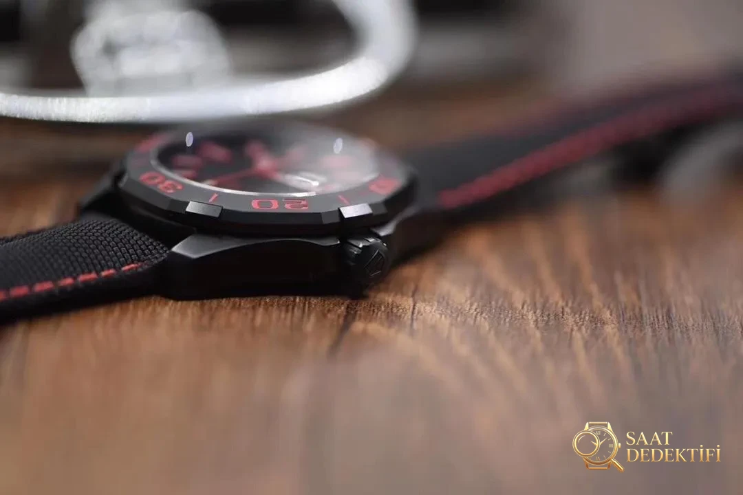 V6 Factory TAG Heuer Aquaracer 300 metre WAY201 replika saat detaylı incelemesi - Cam Yansıma Önleyici (AR) Kaplama
