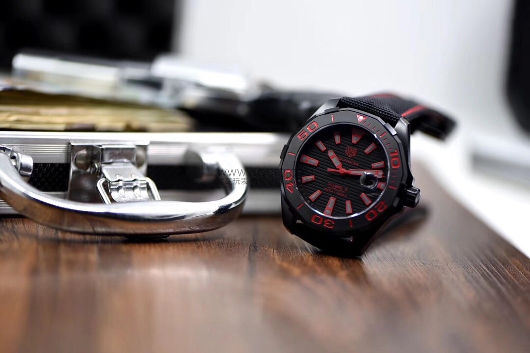 V6 Factory TAG Heuer Aquaracer 300 metre WAY201 replika saat detaylı incelemesi — 23. fotoğraf