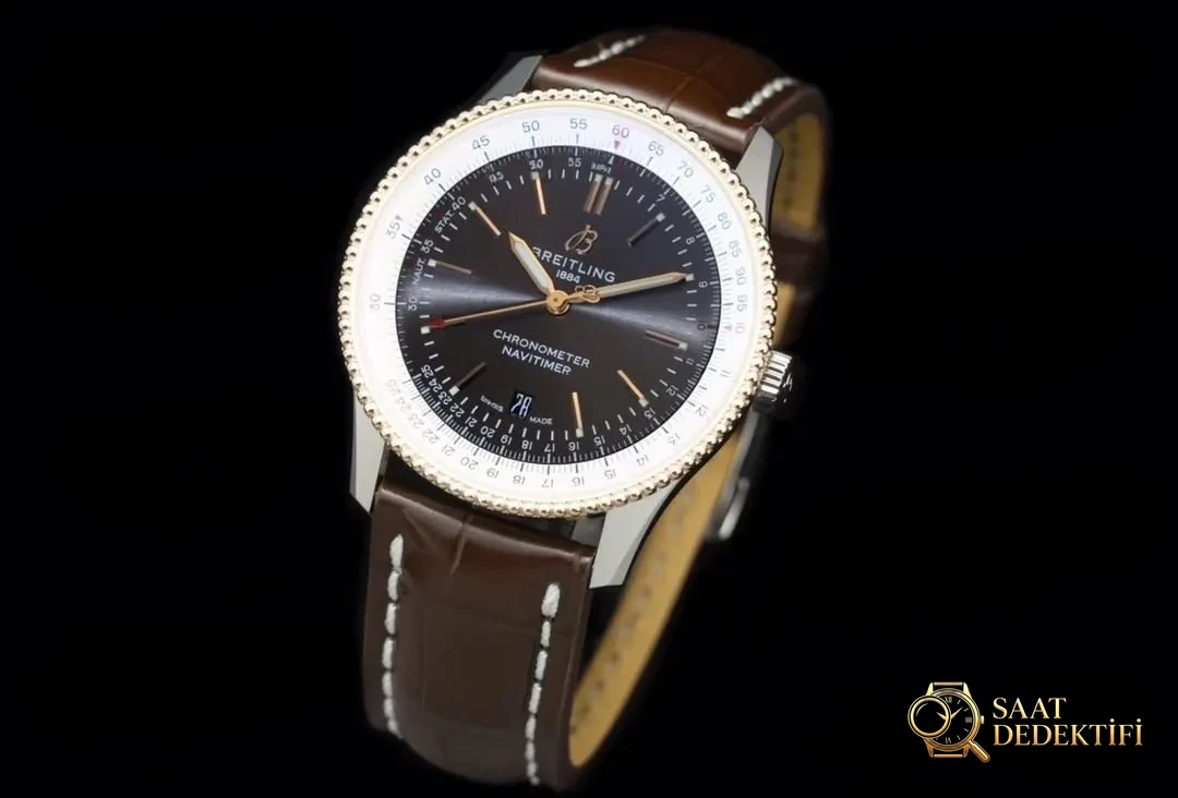 V7 Breitling Aviator 1 gri kadran altın bezel U17326211M1P1 - Arka Kapak ve Mekanizma Detayı