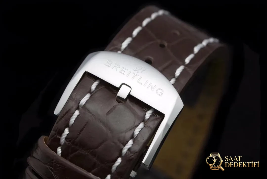 V7 Breitling Aviator 1 gri kadran altın bezel U17326211M1P1 - Fosfor ve Super-LumiNova Gece Görünümü