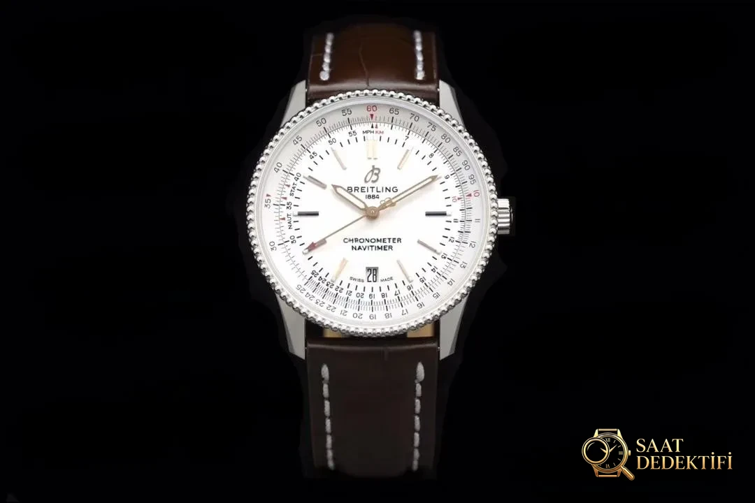 V7 Breitling Aviator 8 (Navitimer) 1 Beyaz Kadran A17326211G1P1 - Kadran Detayı ve Bezel İşçiliği
