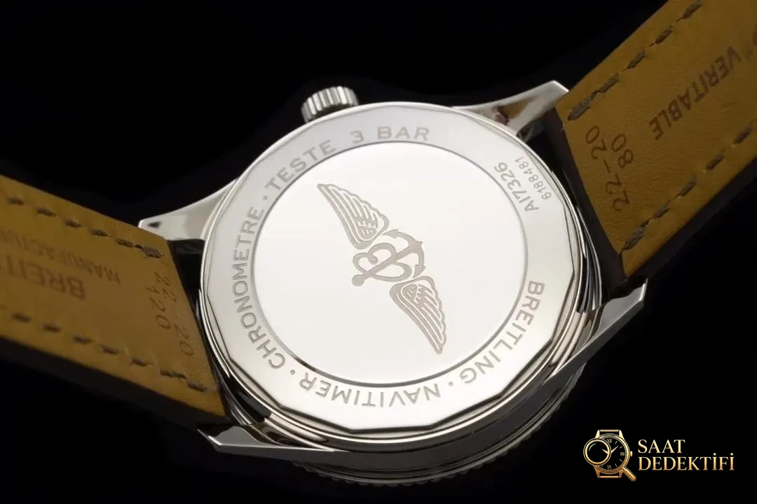 V7 Breitling Aviator 8 (Navitimer) 1 Beyaz Kadran A17326211G1P1 - Fosfor ve Super-LumiNova Gece Görünümü