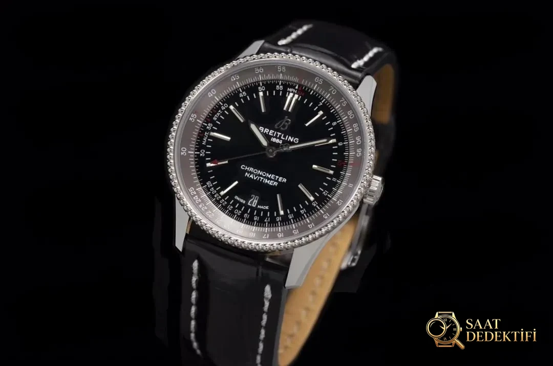 V7 Breitling Aviator 8 siyah kadran gri bezel - Arka Kapak ve Mekanizma Detayı