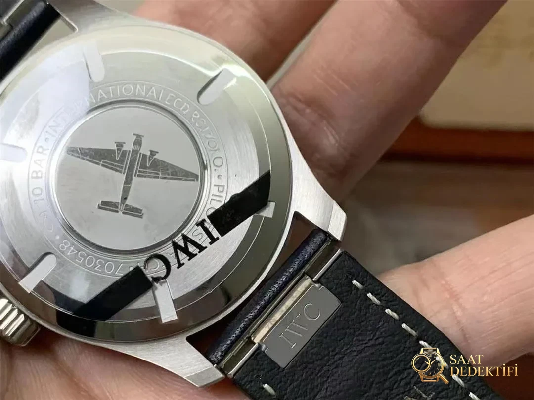 V7 Factory IWC Mark 20 orijinalle karşılaştırıldığında zayıf noktalar nerede? - Bilekte Duruş ve Kasa Orantısı