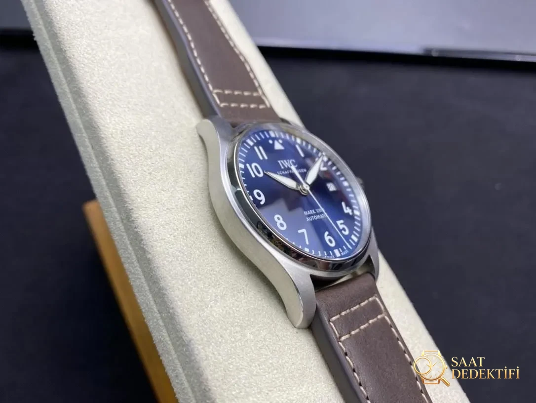 V7 Factory IWC Mark Eighteen, Swiss SW300 mekanizmasına yükseltildikten sonra hâlâ almaya değer mi? - Bilezik, Toka ve Klips Mekanizması