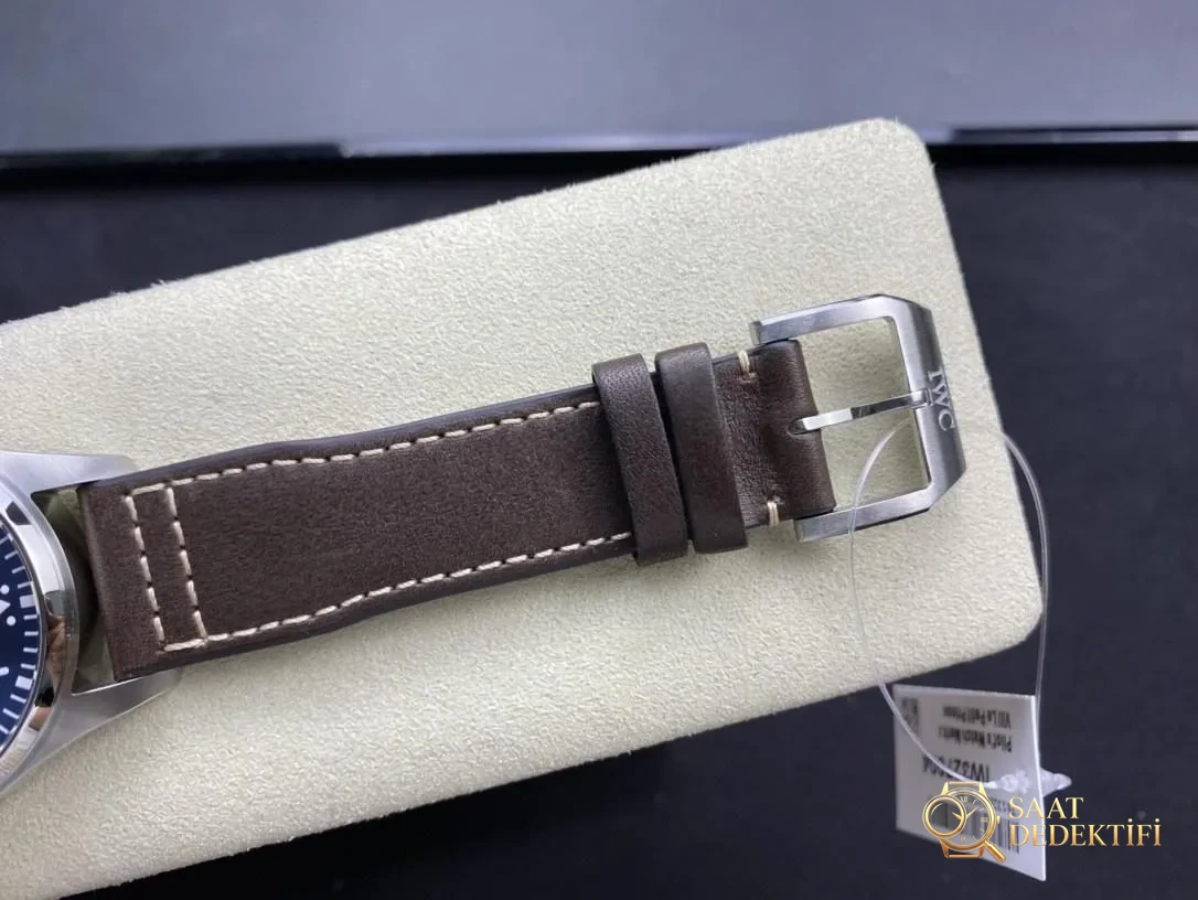 V7 Factory IWC Mark Eighteen, Swiss SW300 mekanizmasına yükseltildikten sonra hâlâ almaya değer mi? - Bilekte Duruş ve Kasa Orantısı