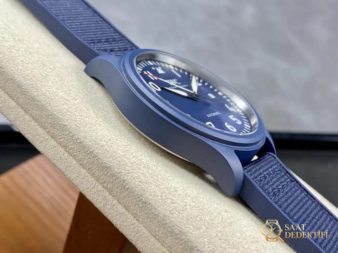V7 Factory IWC Mark XVIII IW328101 puslu mavi seramikte renk farkı belirgin mi? - Bilezik, Toka ve Klips Mekanizması