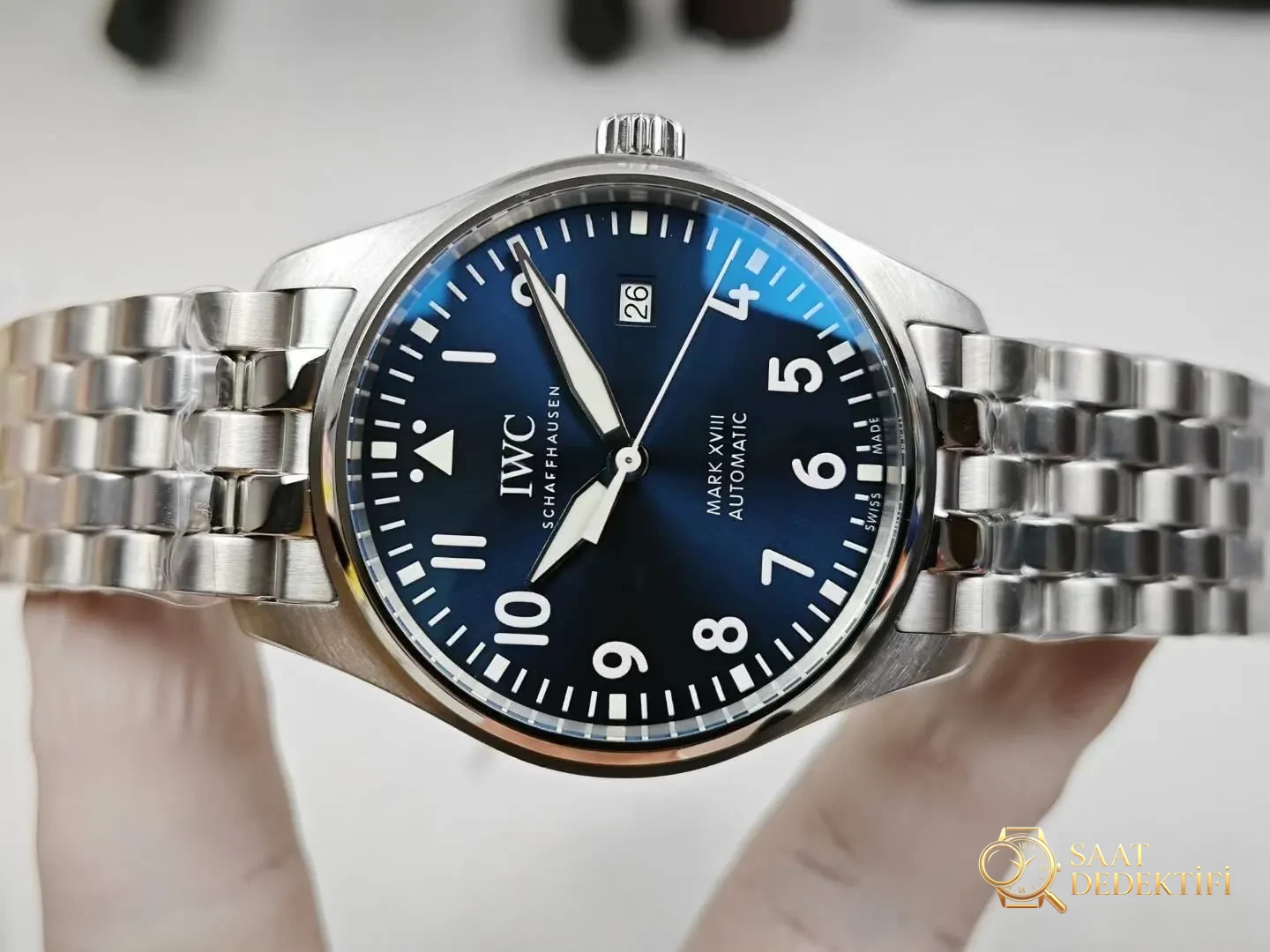 V7 Factory IWC Mark XVIII Le Petit Prince çelik bilezik modeli bir bakışta belli oluyor mu? - Makro Kadran ve İndeks İşçiliği