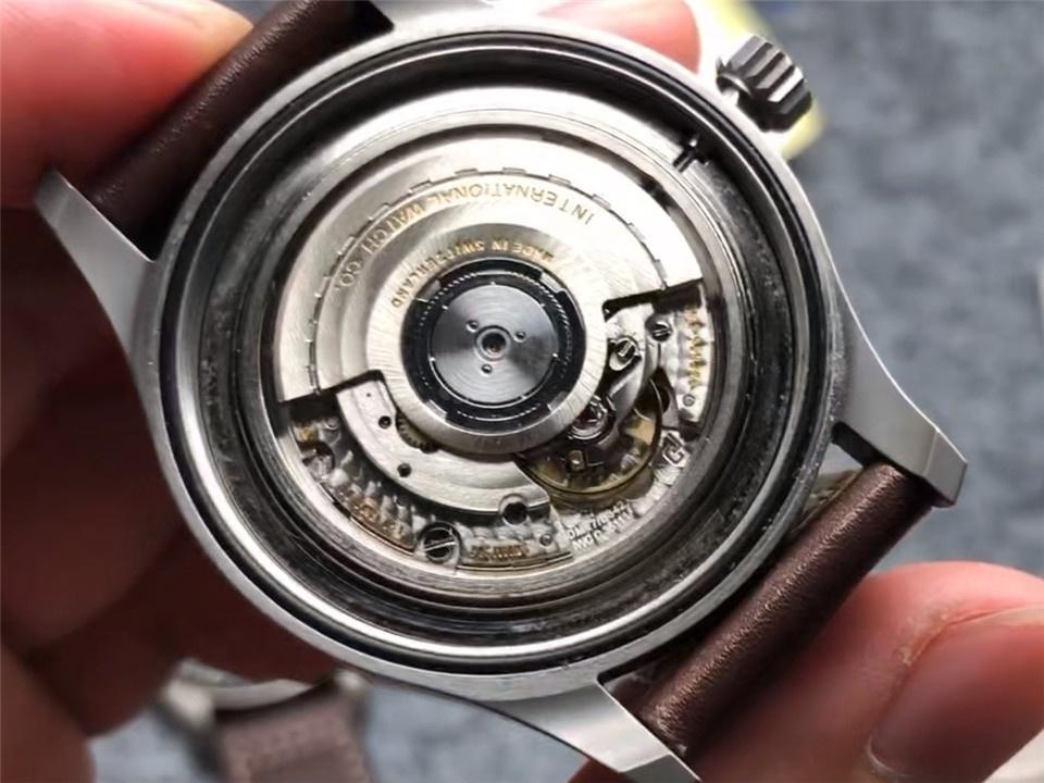 V7 Factory IWC Mark XVIII titanyum kasanın İsviçre SW300 mekanizmasına yükseltilmesinin ETA2892'den farkı nedir? — 2. fotoğraf