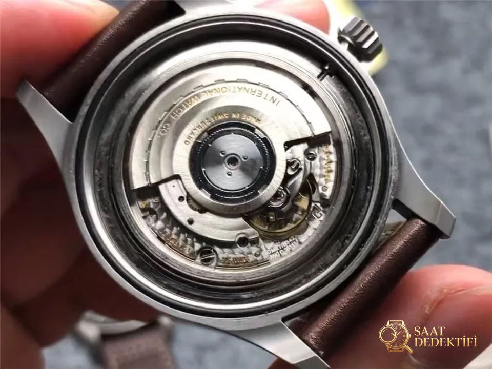 V7 Factory IWC Mark XVIII titanyum kasanın İsviçre SW300 mekanizmasına yükseltilmesinin ETA2892