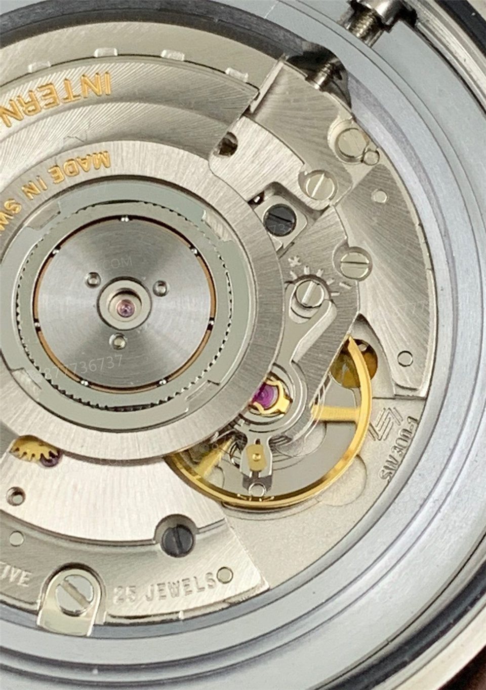 V7 Factory IWC Mark XVIII titanyum kasanın İsviçre SW300 mekanizmasına yükseltilmesinin ETA2892'den farkı nedir? — 5. fotoğraf