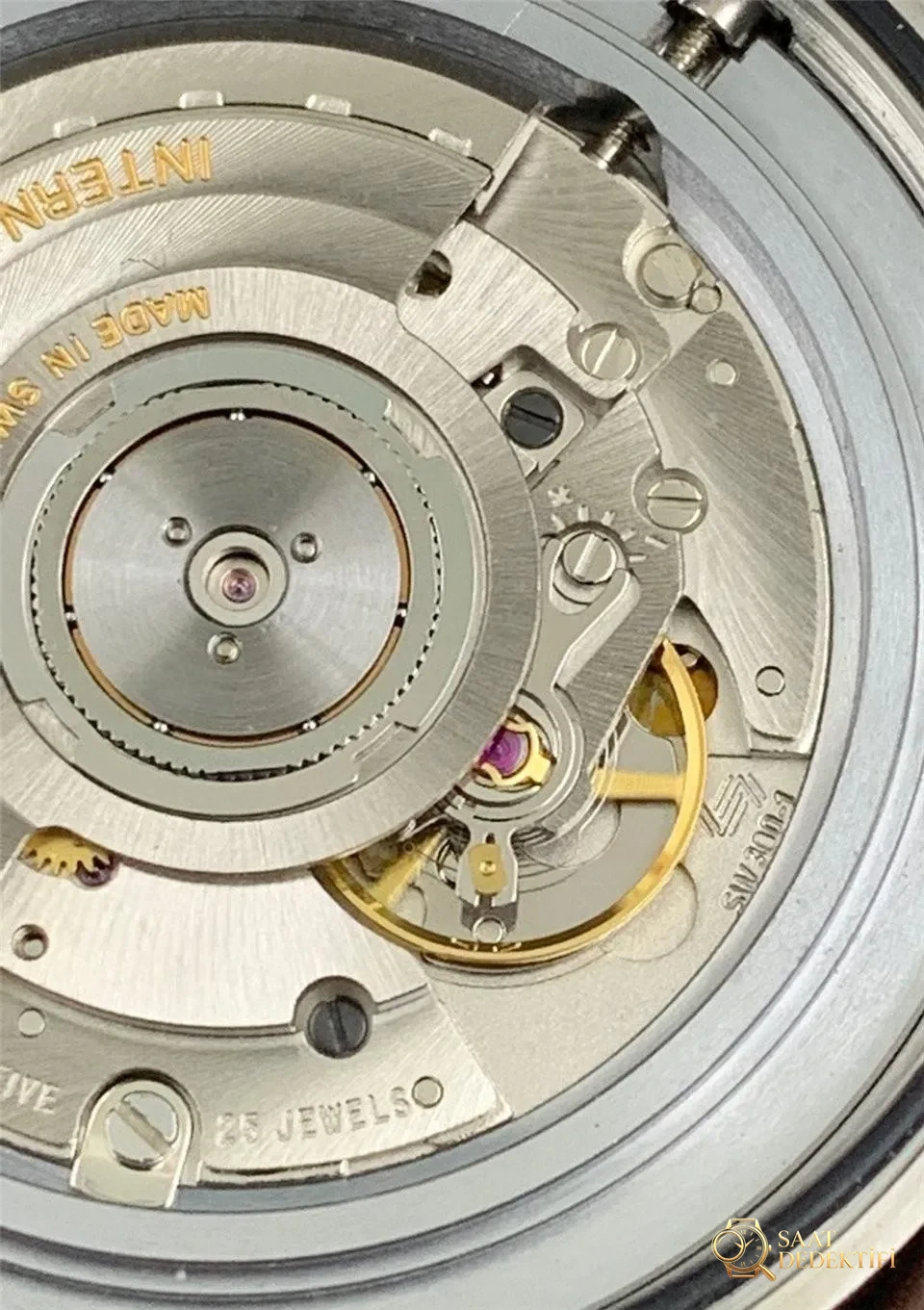 V7 Factory IWC Mark XVIII titanyum kasanın İsviçre SW300 mekanizmasına yükseltilmesinin ETA2892