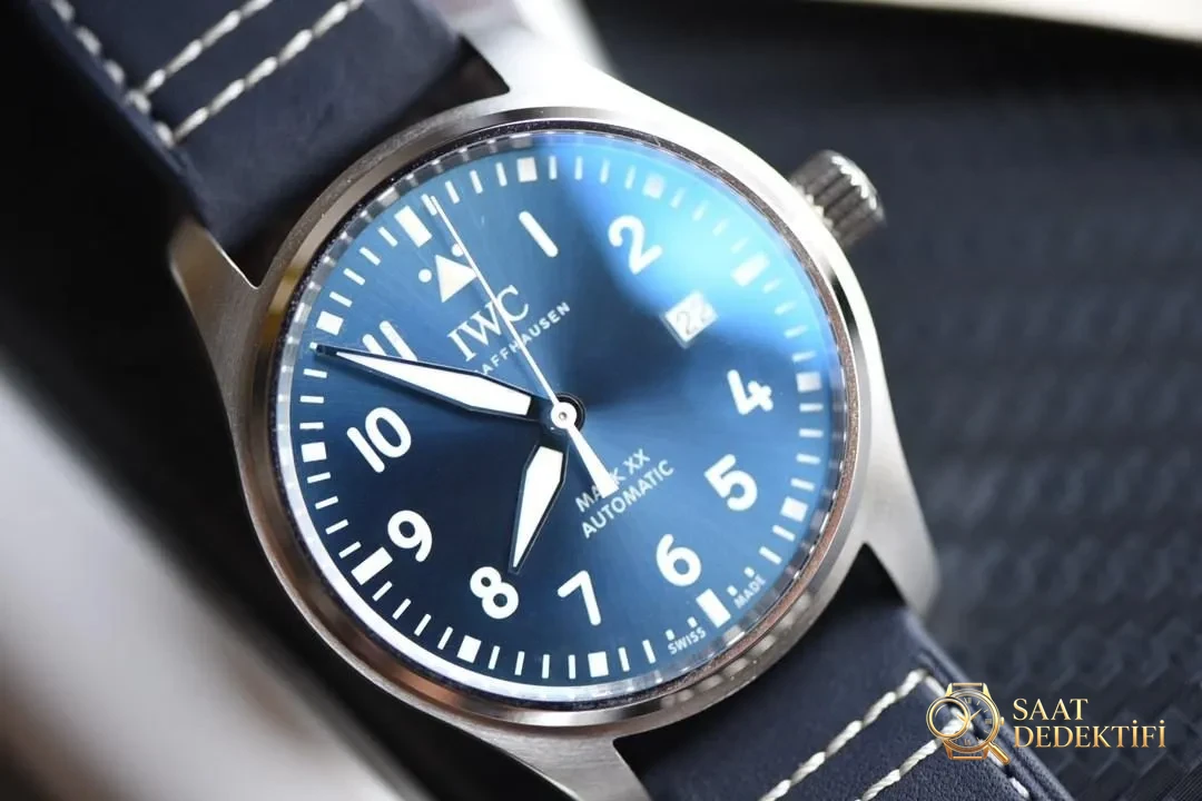 V7 Factory IWC Mark XX hızlı değişen kayış işçilik incelemesi - Bilekte Duruş ve Kasa Orantısı