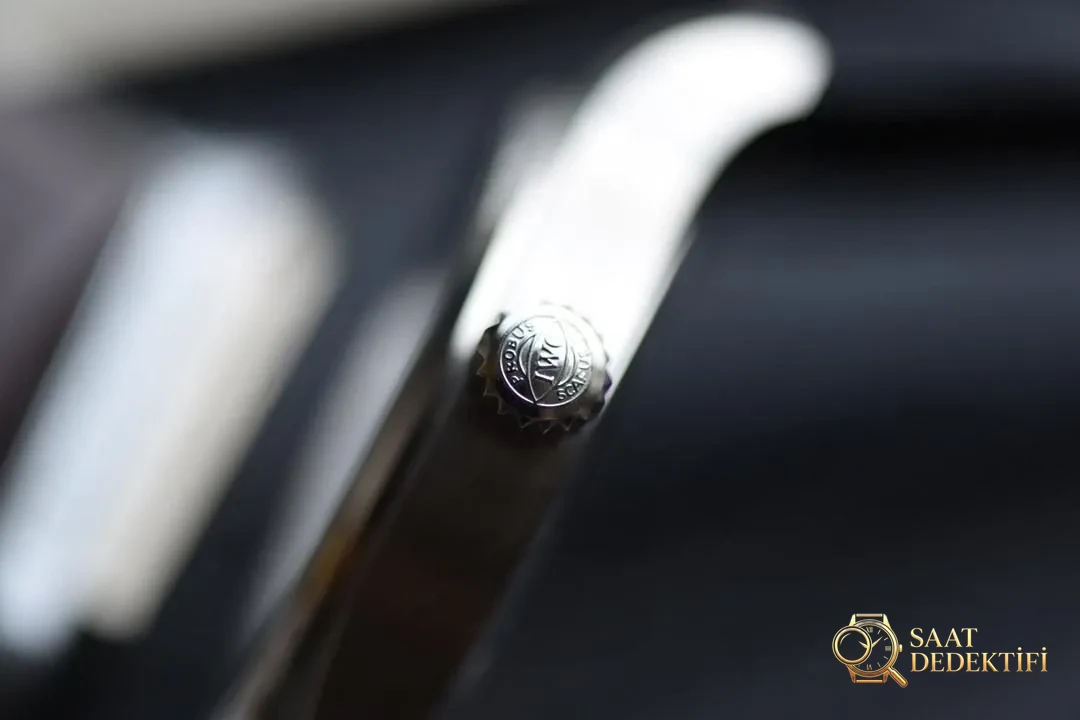 V7 Factory IWC Mark XX hızlı değişen kayış işçilik incelemesi - Mekanizma Zemberek ve Balans Detayı