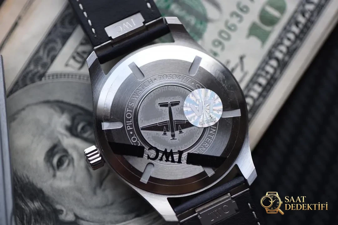 V7 Factory IWC Mark XX hızlı değişen kayış işçilik incelemesi - Yan Profil ve Kordon Bağlantısı