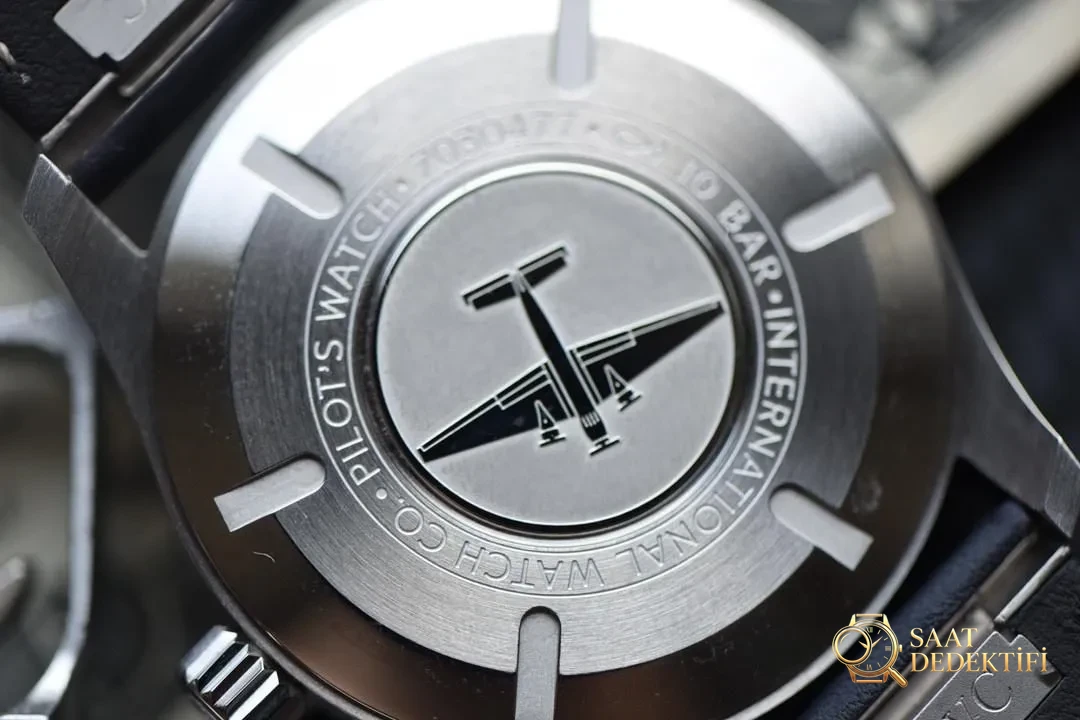 V7 Factory IWC Mark XX hızlı değişen kayış işçilik incelemesi - Genel Açı ve Estetik Duruş