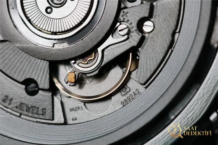 V7 Factory IWC Portofino 150. Yıl Orijinal İsviçre ETA2892 Mekanizmalı Replika Saat İncelemesi - Safir Kristal Cam Eğimi ve Yansıması
