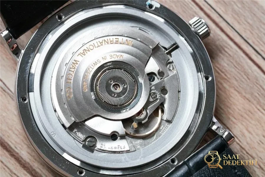 V7 Factory IWC Portofino 150. Yıl Orijinal İsviçre ETA2892 Mekanizmalı Replika Saat İncelemesi - Mekanizma Regülatör ve Sapma Ayar Bloğu