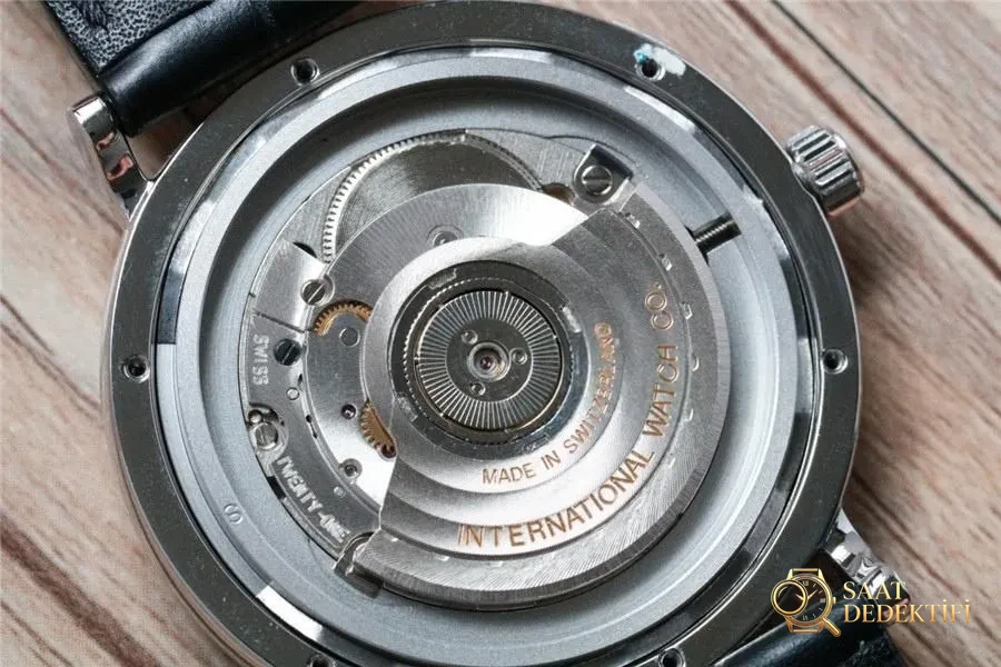 V7 Factory IWC Portofino 150. Yıl Orijinal İsviçre ETA2892 Mekanizmalı Replika Saat İncelemesi - Kordon Bakla Esnekliği ve Pim Yuvaları