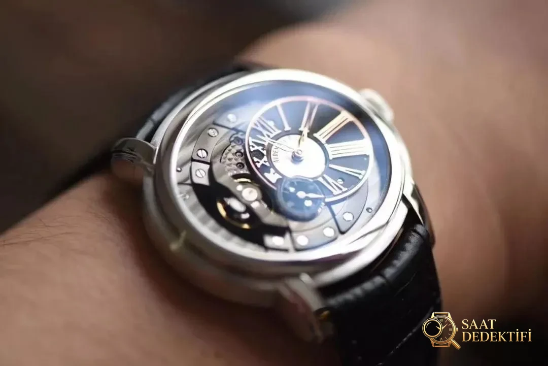 V9 Factory Audemars Piguet Millenary 15350ST replika erkek saati gerçek-replika karşılaştırması ve incelemesi: Yeni sürümde neler geliştirildi? - Arka Kapak ve Mekanizma Detayı