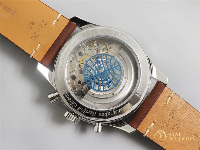 V9 Factory Breitling Navitimer B01 Mavi Kadran Pan Am - Fosfor ve Super-LumiNova Gece Görünümü
