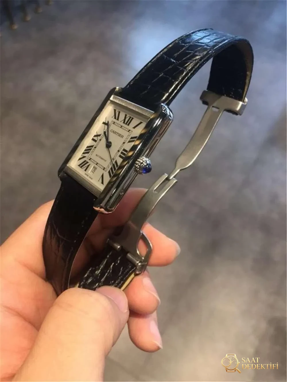 V9 Factory Cartier Tank Citizen.9015 mekanizmalı gerçek-replika karşılaştırmalı inceleme - Cam Yansıma Önleyici (AR) Kaplama