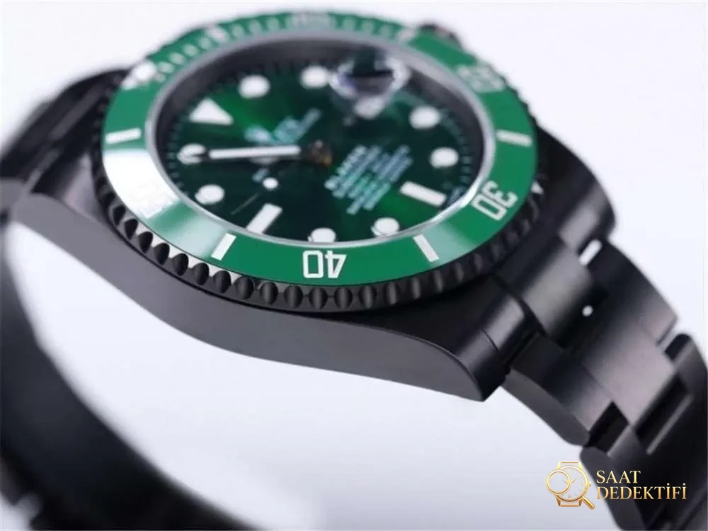 V9 Factory Rolex schwarz-grüner Wassergeist „Offizielles BLAKEN-Modell“, Nachtschwarz-Version, Vergleichsbewertung mit dem Original – Gravur des Gehäusebodens und Seriennummer