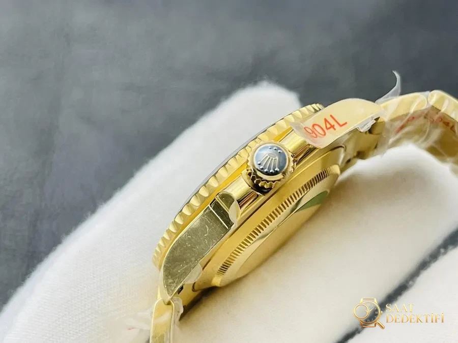 Revue de la montre VRS Factory Rolex GMT-Master II version améliorée 126710 (cadran vert doré) - Fond du boîtier et détails du mouvement