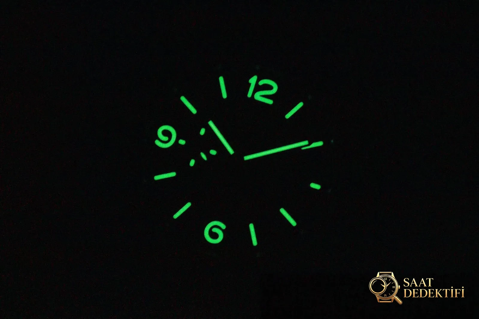 VS 2020 Yeni Ürün Luminor Panerai pam01661 Karbon Fiber Saat 44 mm İncelemesi - Fosfor ve Super-LumiNova Gece Görünümü