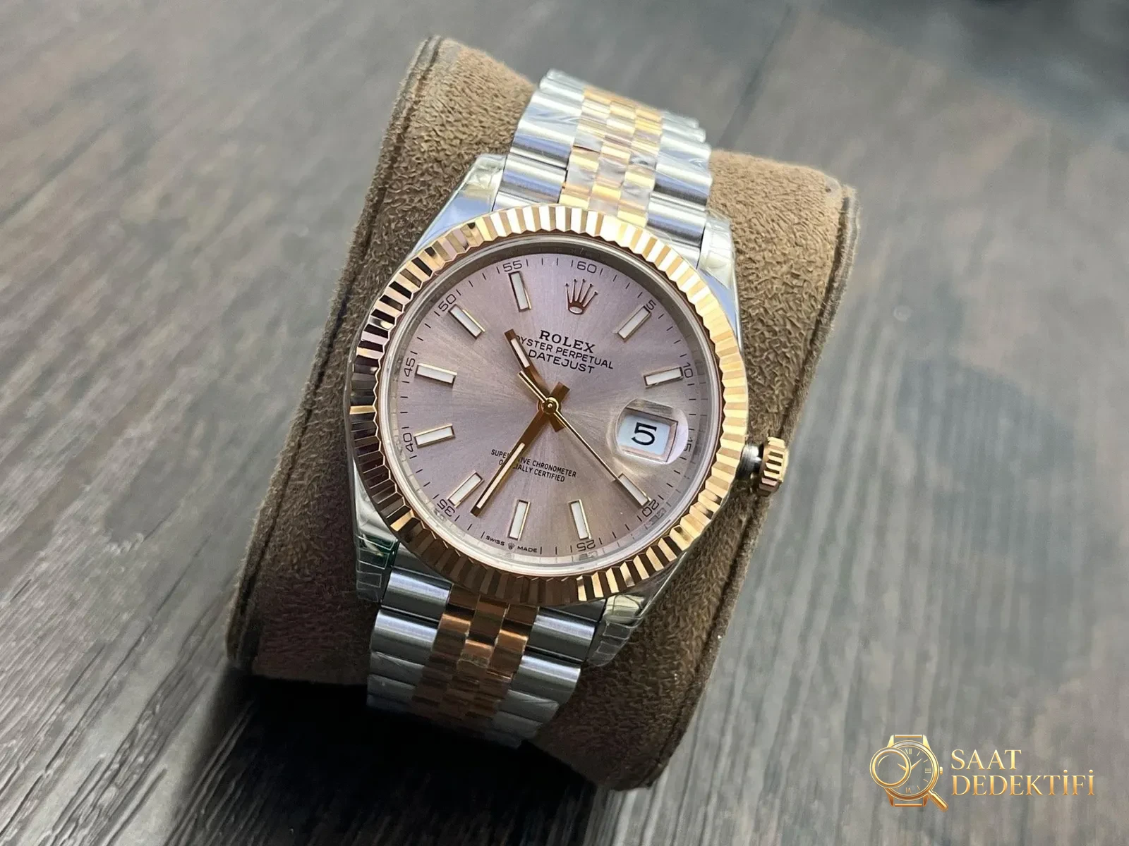 Reloj de pulsera VS Factory Rolex Datejust de 41 mm: vista frontal y diseño de caja