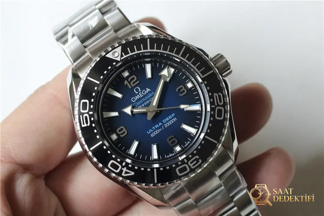 VS Fabrikası SBF Factory Omega Seamaster Planet Ocean ile Rolex Deepsea karşılaştırması - Arka Kapak ve Mekanizma Detayı