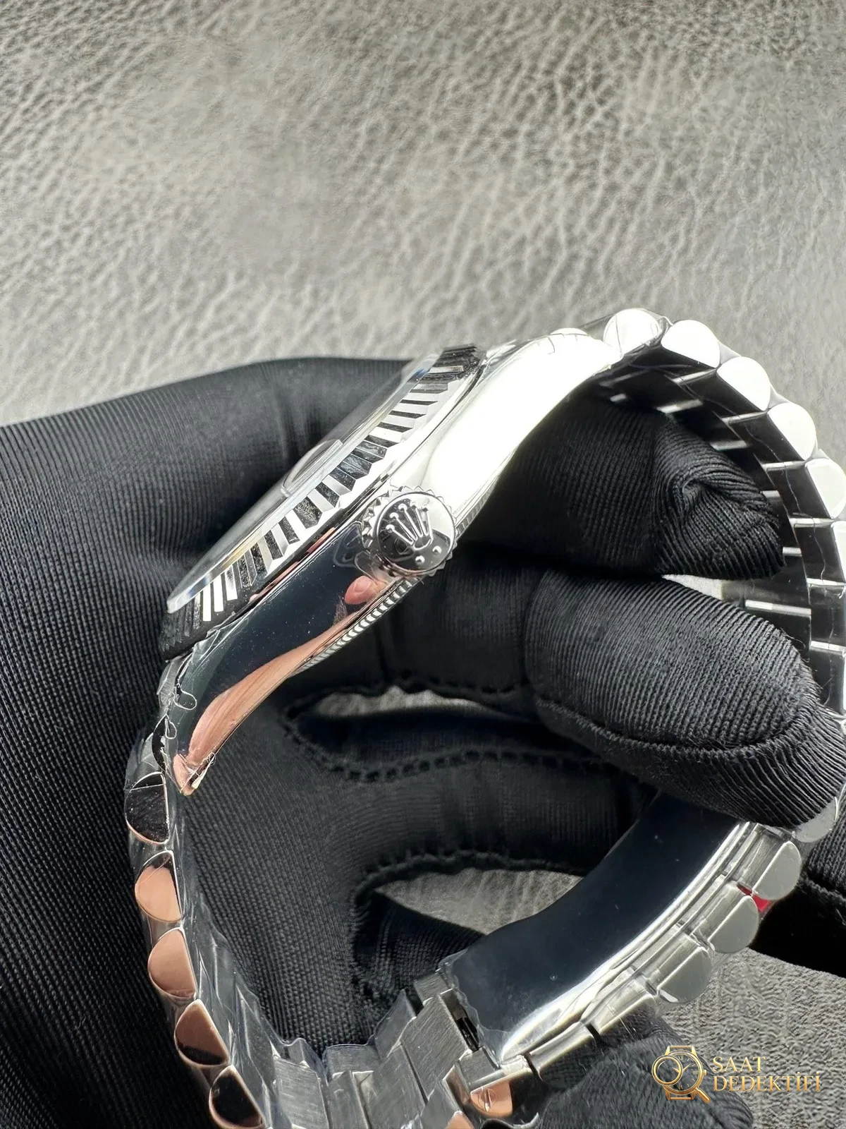 VS Factory 2025 amiral gemisi çalışması | Rolex Day-Date replika zirve sürümü, sınıfının üstünde sert bir güç - Kurma Kolu Yivleri ve Tutuş Dokusu