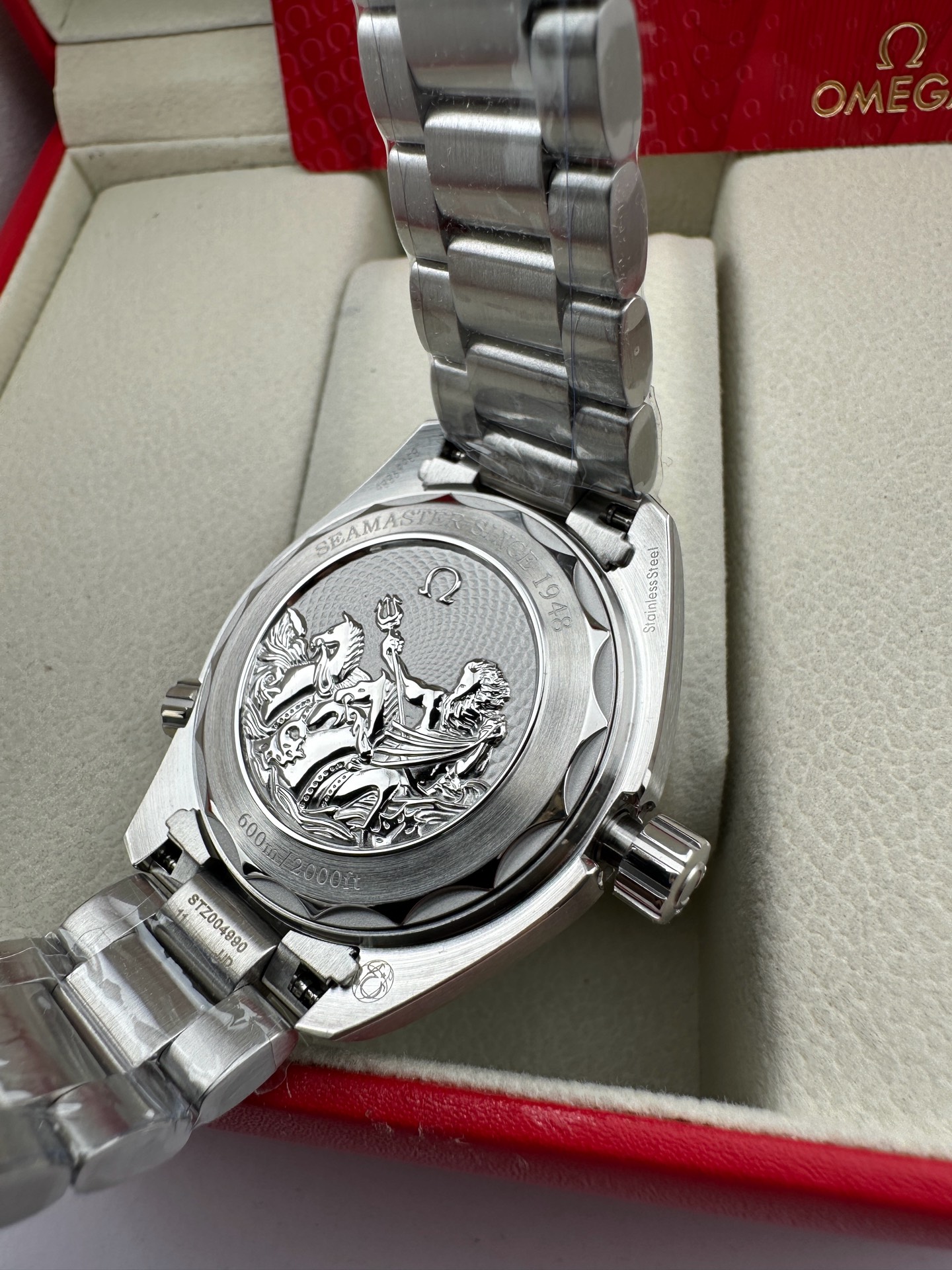 VS Factory 2025 önerimiz: Omega Seamaster 75. yıl yaz buz mavisi modeli — 8. fotoğraf