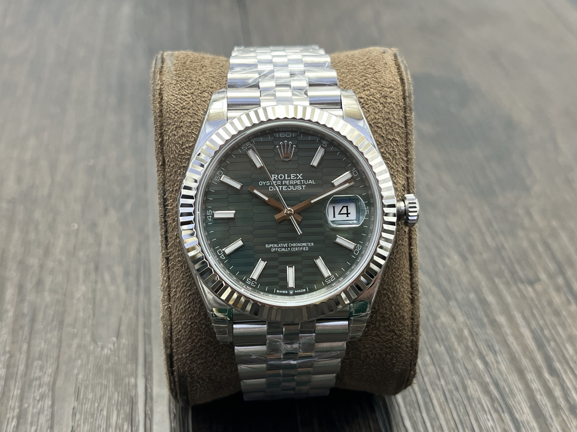 VS Factory 2025 önerisi: VS'in titizlikle geliştirdiği profesyonel kol saati. Piyasadaki en üst versiyon, Rolex Datejust 41 mm serisi! Klasiğe saygı duruşu niteliğinde üst düzey bir model. — 44. fotoğraf