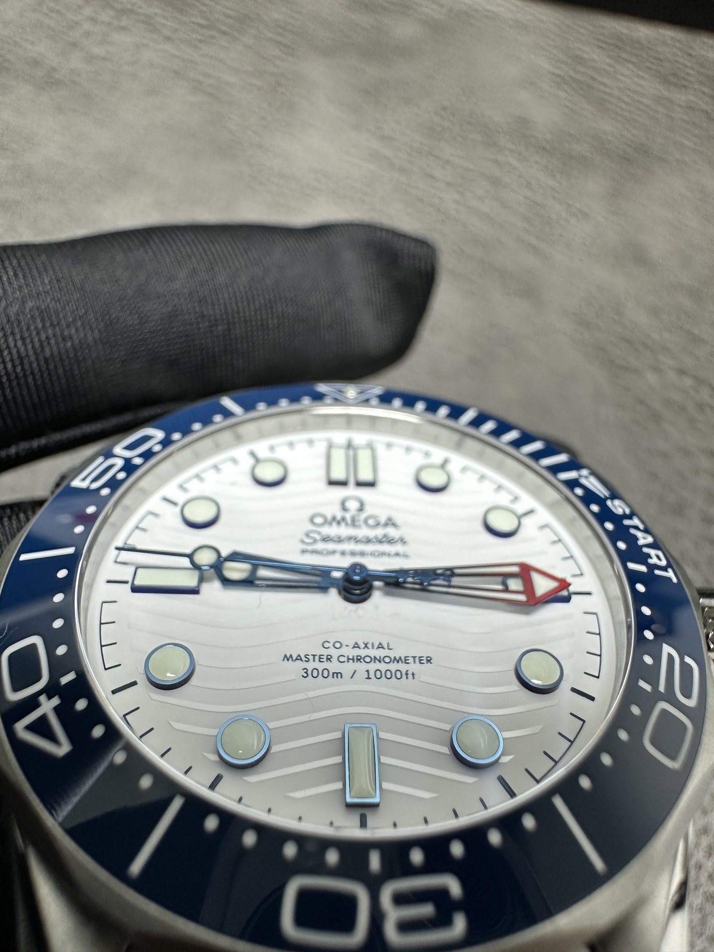VS Factory 2025 özenle hazırlanmış eser: Omega Seamaster "Commander" limited edition; orijinalinden 1:1 kalıp alınarak üretilen replika, Seamaster 300M serisinin zirve eseri olarak sunuluyor! — 6. fotoğraf
