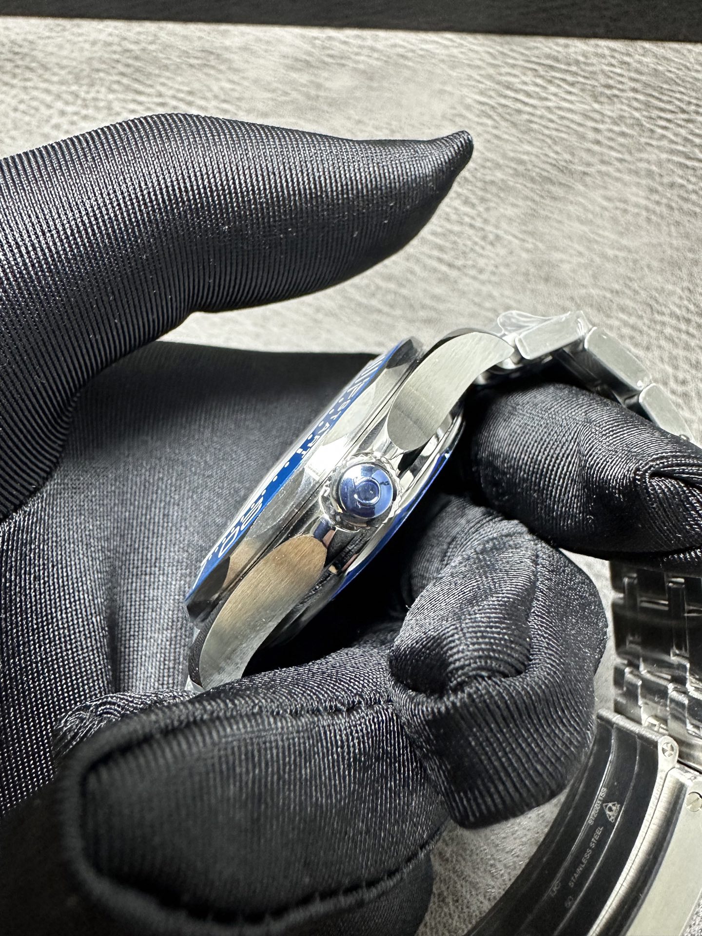 VS Factory 2025 özenle hazırlanmış eser: Omega Seamaster "Commander" limited edition; orijinalinden 1:1 kalıp alınarak üretilen replika, Seamaster 300M serisinin zirve eseri olarak sunuluyor! — 10. fotoğraf