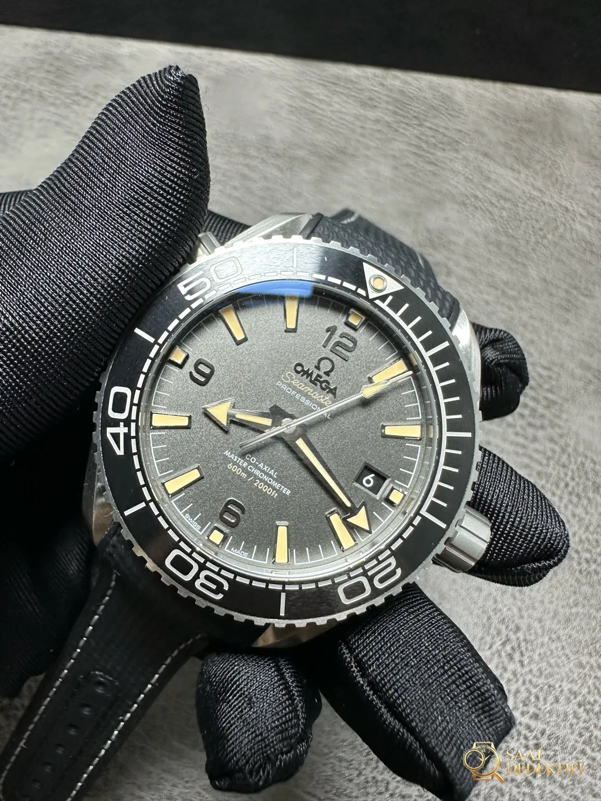 Omega Planet Ocean VS Factory İncelemesi - Ön Görünüm ve Kasa Tasarımı