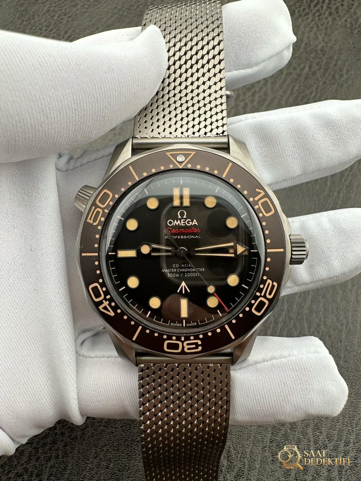 [VS Factory 2025 Tamamen Yenilendi - Ustalık Mirası - Omega Bond 007 No Time to Die] - Kasa Profili ve Kurma Kolu İncelemesi