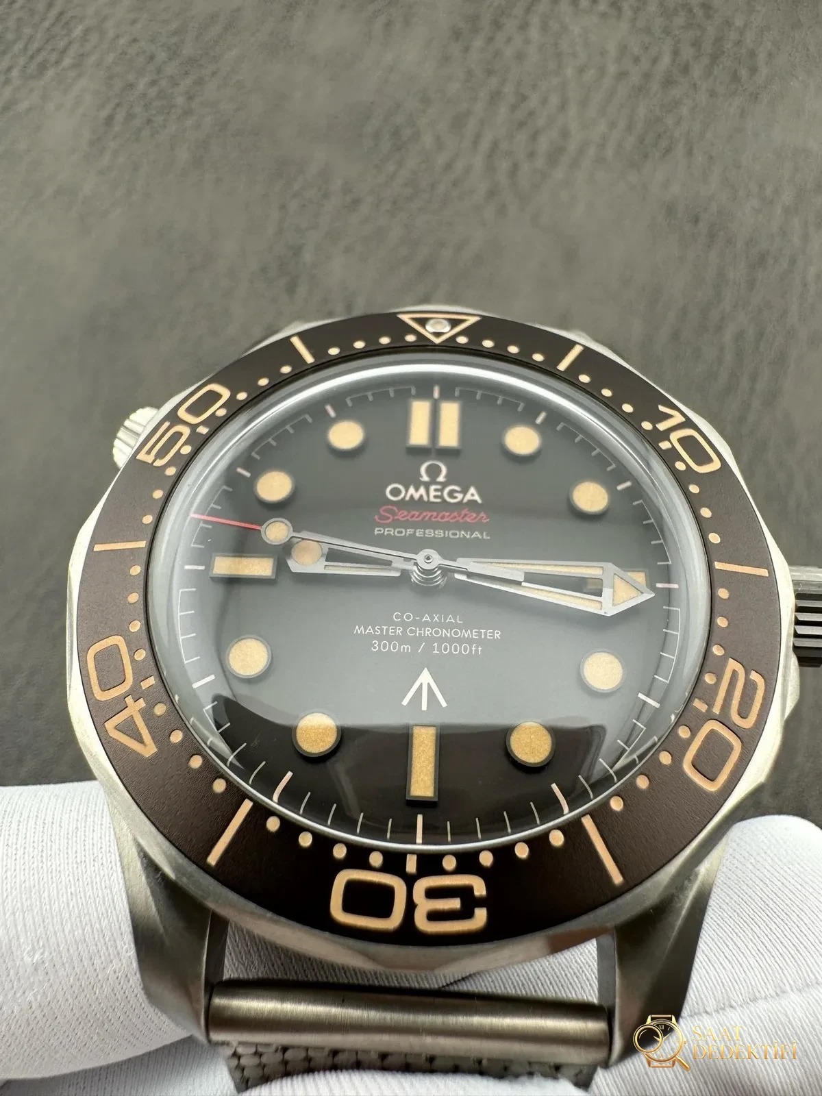 [VS Factory 2025 Tamamen Yenilendi - Ustalık Mirası - Omega Bond 007 No Time to Die] - Arka Kapak ve Mekanizma Detayı