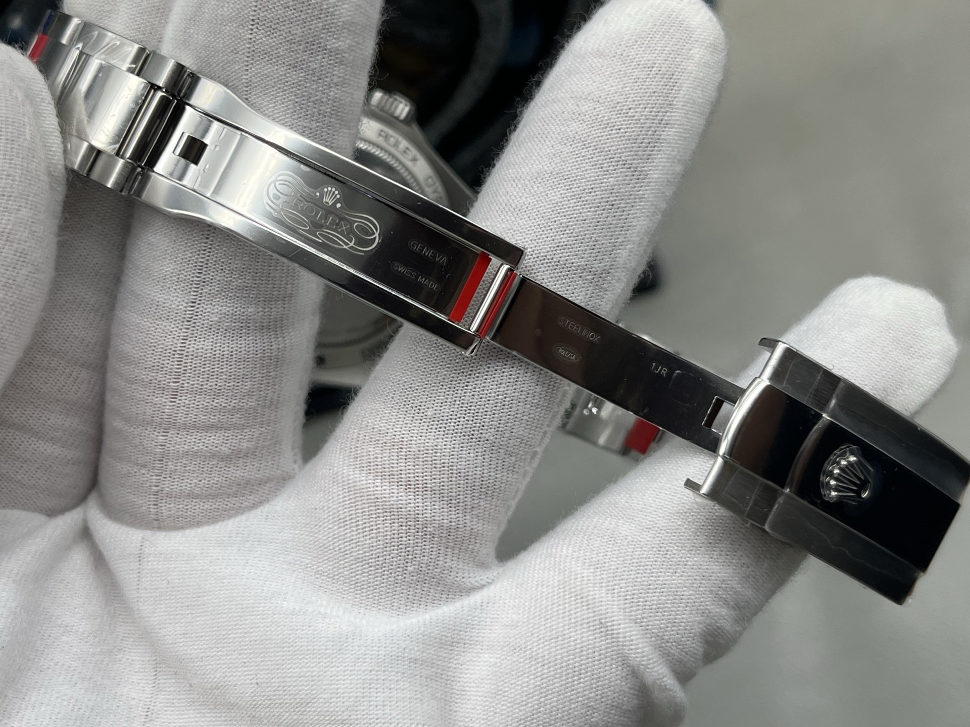 VS Factory 2025'in zirve modeli: Rolex Milgauss 116400 şimşek saniye ibresiyle geliyor — piyasanın en üst donanımlı versiyonu, mavi ve yeşil kadran olmak üzere iki seçenek. Bu efsaneyi birlikte keşfedelim! — 8. fotoğraf