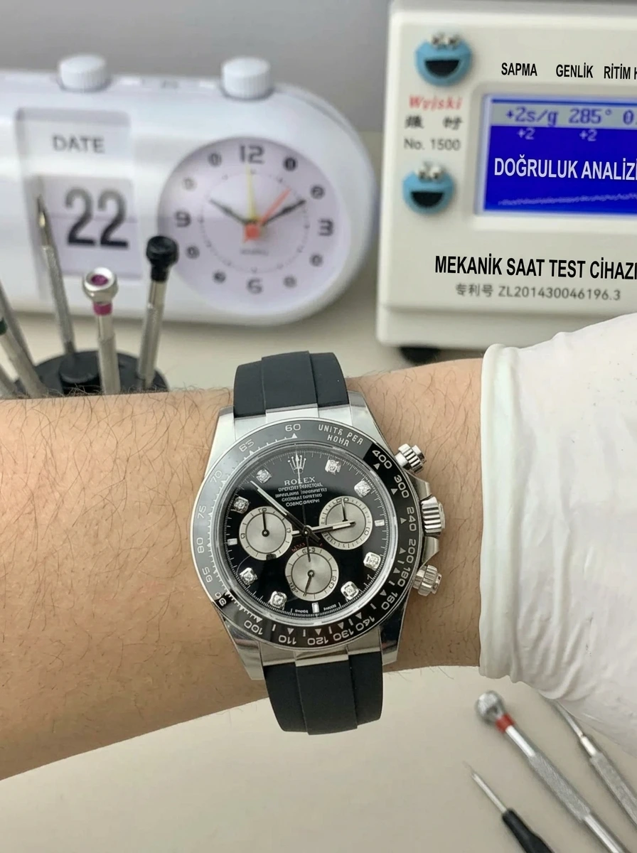 Replika Rolex Daytona 126519 Pırlanta Kol Üstü Çekim