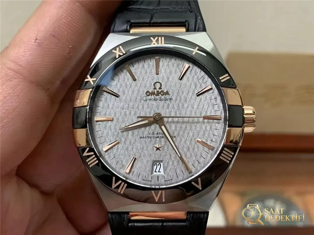 VS Factory alt fabrikasından SBF Omega Constellation 41 mm, 8900 mekanizmalı: işçiliği nasıl? - Arka Kapak ve Mekanizma Detayı