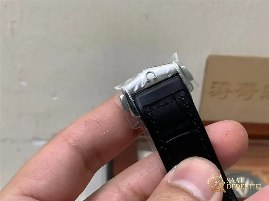 VS Factory alt fabrikasından SBF Omega Constellation 41 mm, 8900 mekanizmalı: işçiliği nasıl? - Mekanizma Zemberek ve Balans Detayı