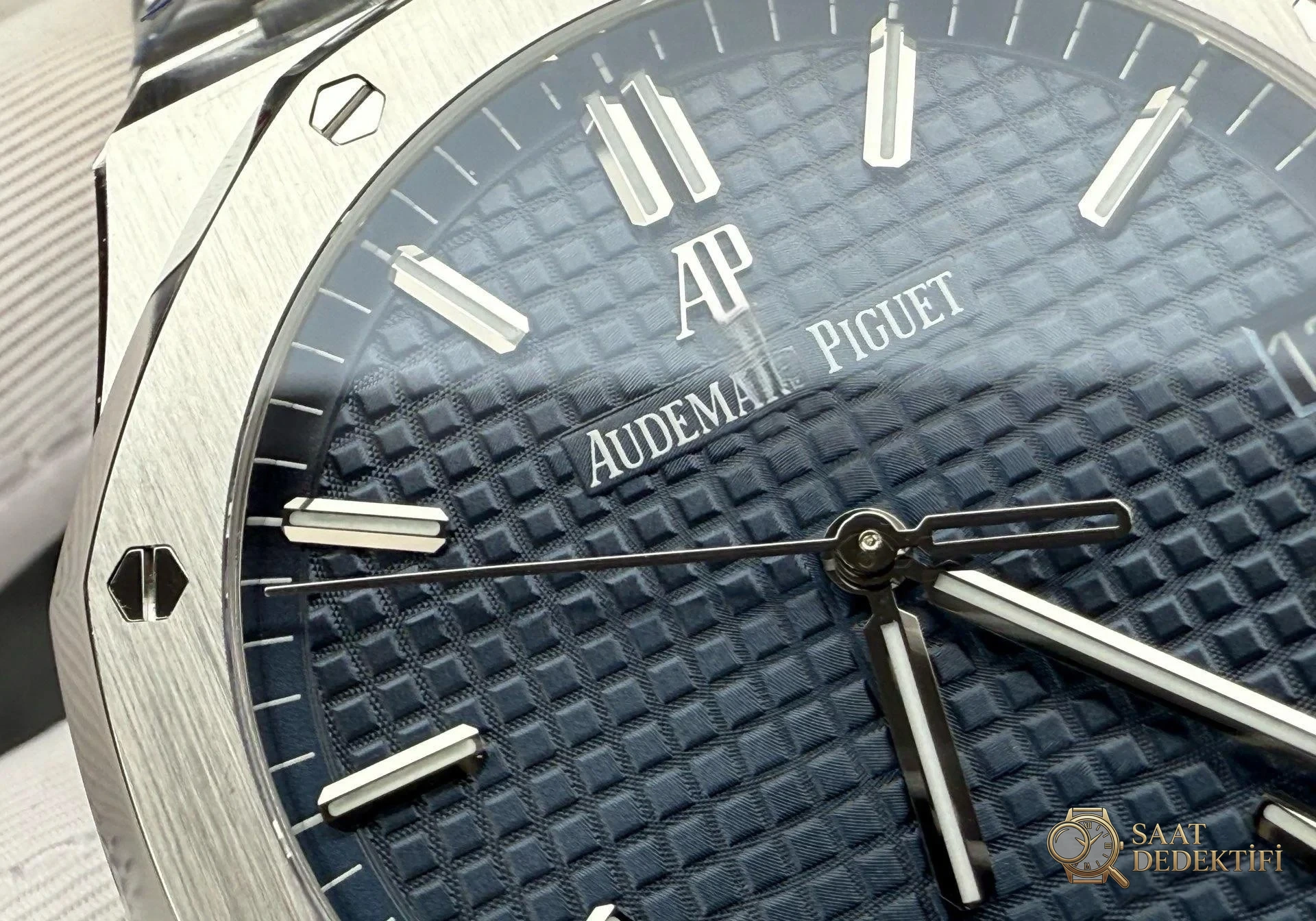 VS Factory Audemars Piguet Royal Oak 15500 Dandong 4302 İncelemesi - Makro Laboratuvar ve Detay İncelemesi