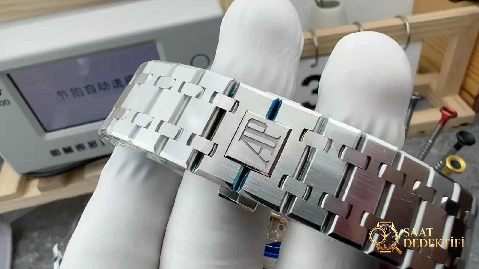 VS Factory Audemars Piguet Royal Oak 15500 ile APS Factory karşılaştırması: Hangisi daha iyi? - Klips Kilidi ve Lazer Damgalar