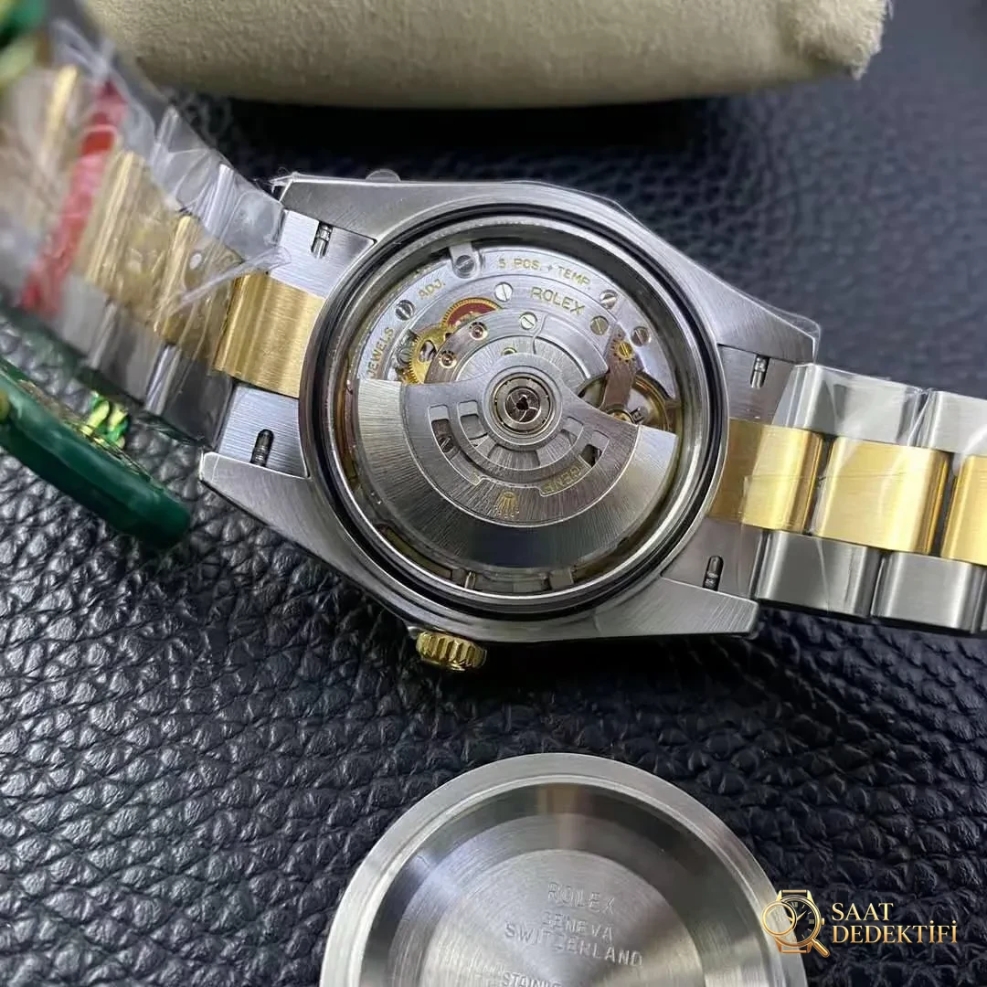 VS Factory Datejust II Koleksiyonu - Arka Safir Cam Altında Kalibre Detayı